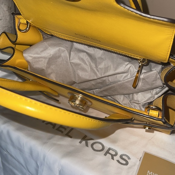 Michael Kors Carmen handbag - Picture 8 of 12